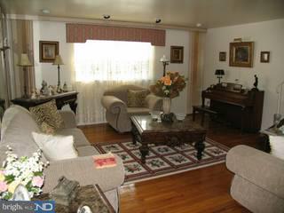 10915 Lockart Road Philadelphia, PA 19116 - Photo 3 of 6 Gallery Image 3