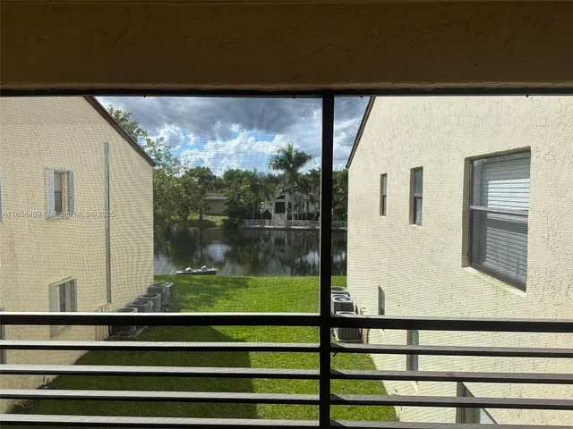 $2,100 | 11390 Taft Street, Unit 11390, Pembroke Pines, FL 33026