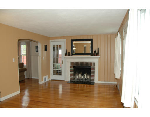 78 Hartwick Street Springfield, MA 01108 - Photo 3 of 15