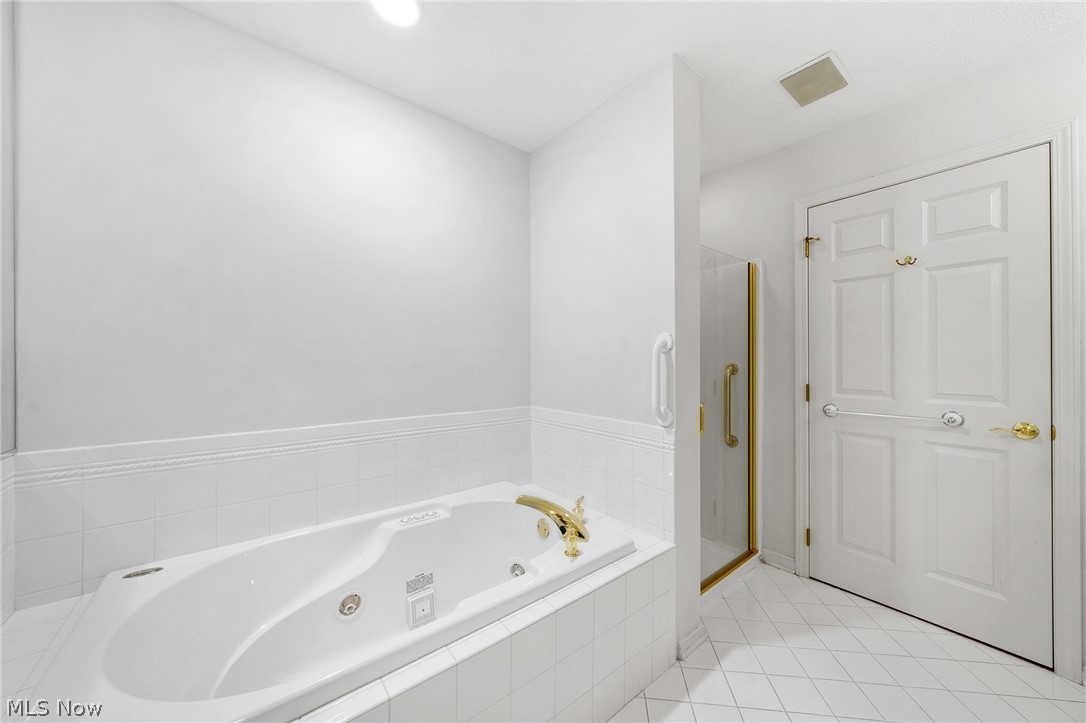 1763 Richmond Road Lyndhurst, OH 44124 - Photo 26 of 34 Large Soaking Tub