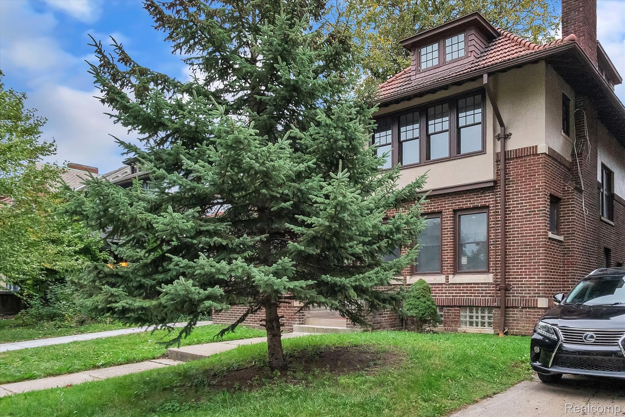 703 Edison Street Detroit, MI 48202 - Photo 4 of 47 04-703-Edison-Windowstill-Real-Estate-Photography-4.jpg