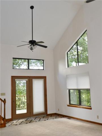2779 Palmyra Road Palmyra, TN 37142 - Photo 3 of 20 Soaring ceilings in this light filled great room.