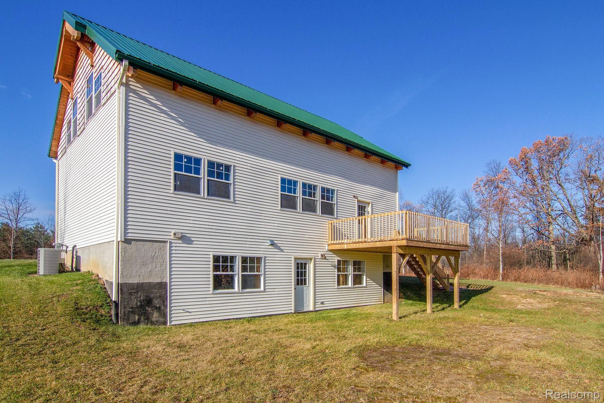 220 North Hayes Road Lapeer, MI 48446 - Photo 7 of 39 IMG_7242.jpg