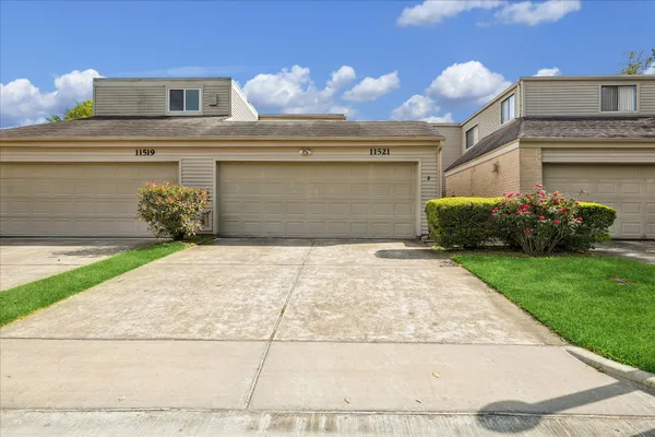 $287,500 | 11521 Riverview Drive, Houston, TX 77077