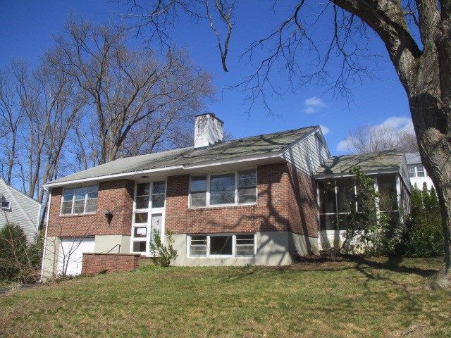 173 Birchwood Road Manchester, NH 03104 - Photo 1 of 25 Gallery Image 1