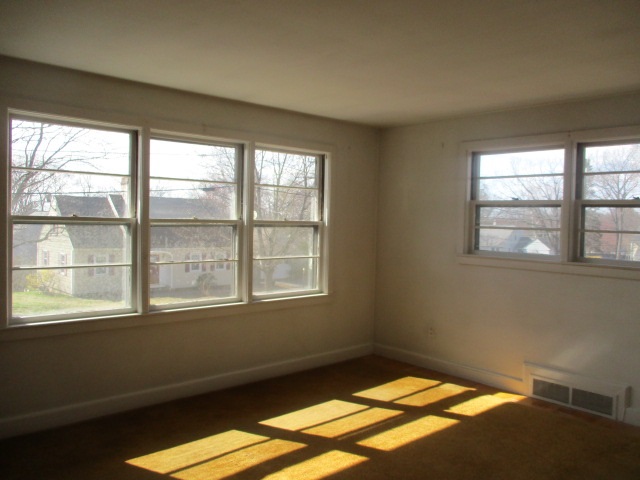 173 Birchwood Road Manchester, NH 03104 - Photo 12 of 25 Gallery Image 12