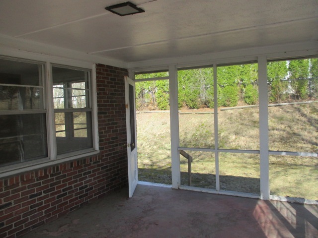 173 Birchwood Road Manchester, NH 03104 - Photo 22 of 25 Gallery Image 22
