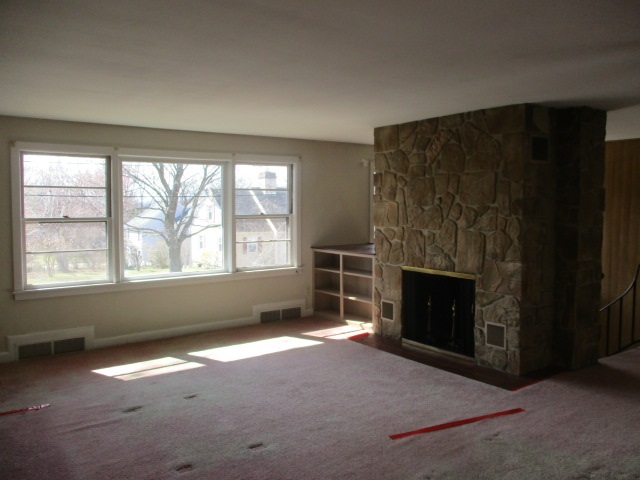 173 Birchwood Road Manchester, NH 03104 - Photo 5 of 25 Gallery Image 5