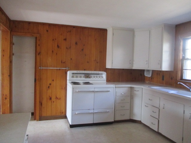 173 Birchwood Road Manchester, NH 03104 - Photo 9 of 25 Gallery Image 9