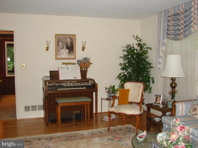 2207 Forest Ridge Road Lutherville-Timonium, MD 21093 - Photo 3 of 24 Living Room #2