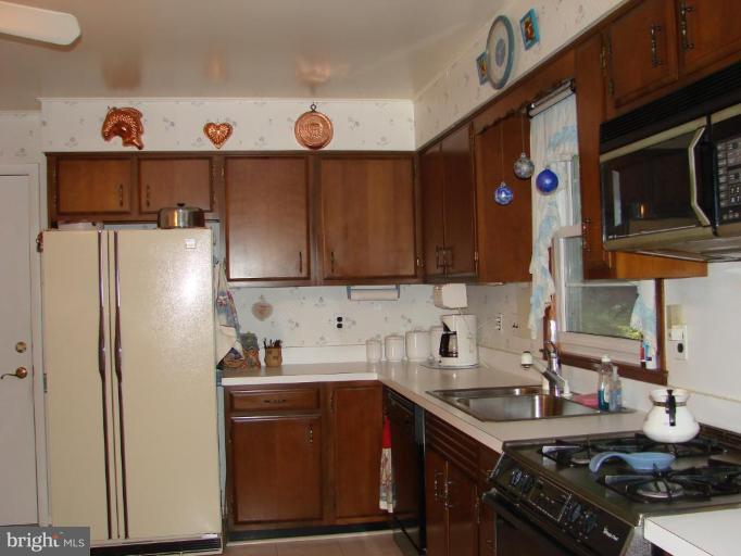 2207 Forest Ridge Road Lutherville-Timonium, MD 21093 - Photo 7 of 24 Kitchen #2