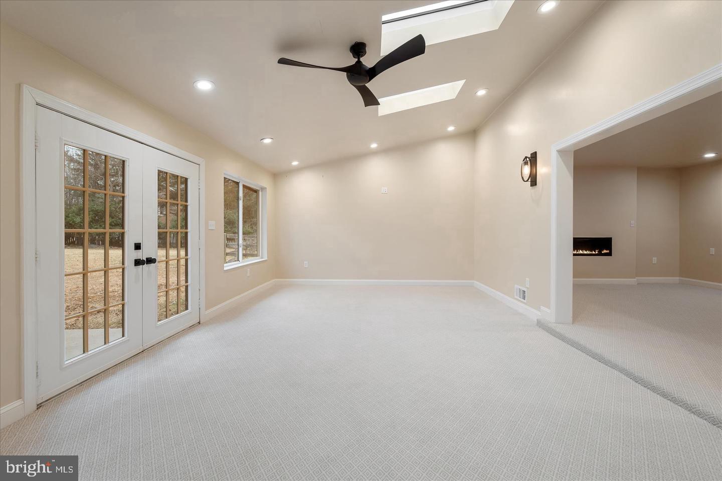 9036 Jeffery Road Great Falls, VA 22066 - Photo 18 of 56 Sunroom