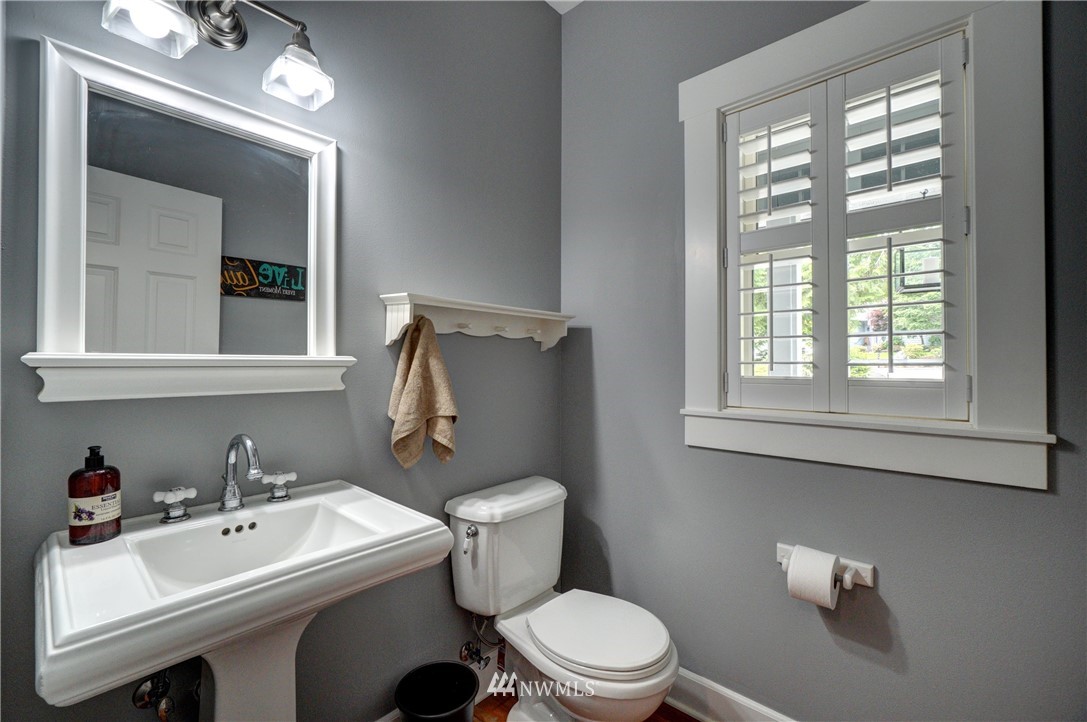 241 East Soderberg Road Allyn, WA 98524 - Photo 14 of 40 Gallery Image 14