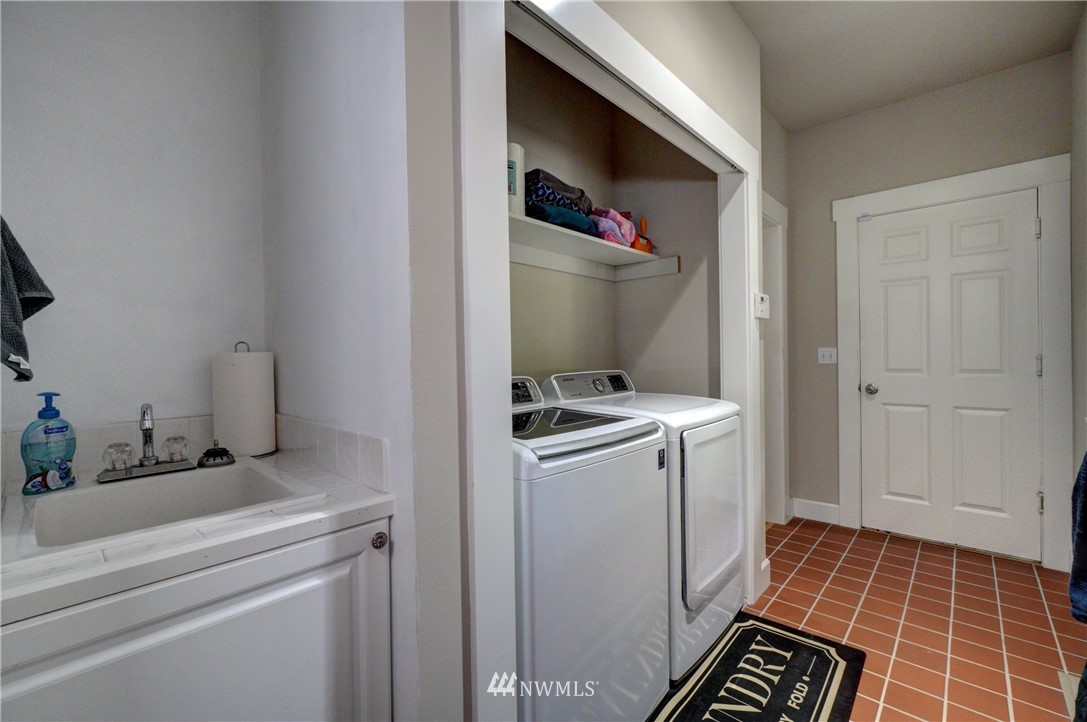 241 East Soderberg Road Allyn, WA 98524 - Photo 19 of 40 Gallery Image 19