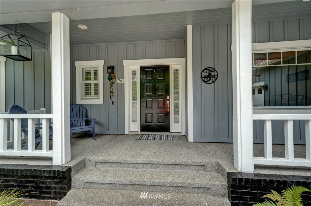 241 East Soderberg Road Allyn, WA 98524 - Photo 3 of 40 Gallery Image 3