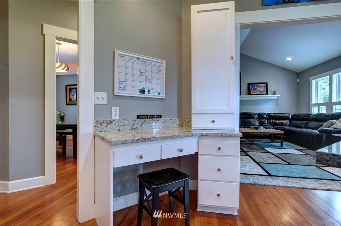 241 East Soderberg Road Allyn, WA 98524 - Photo 7 of 40 Gallery Image 7