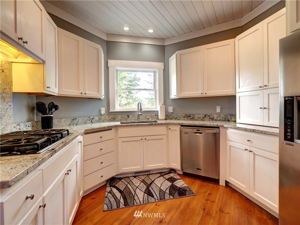 241 East Soderberg Road Allyn, WA 98524 - Photo 9 of 40 Gallery Image 9