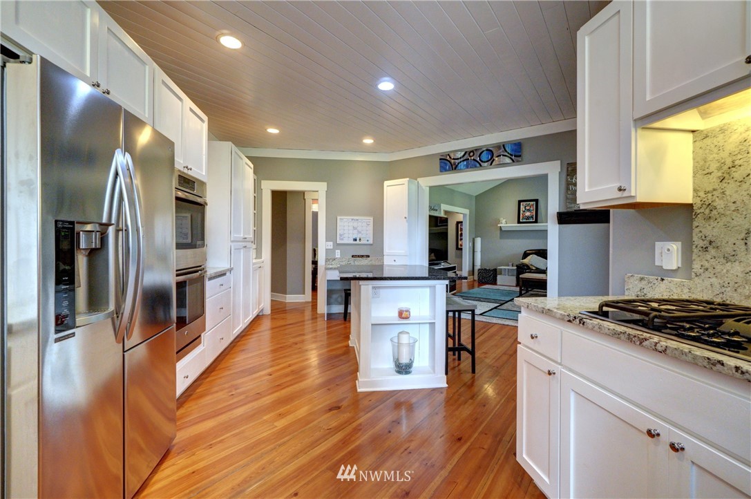 241 East Soderberg Road Allyn, WA 98524 - Photo 10 of 40 Gallery Image 10
