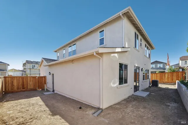 a view of a house with backyard and garden