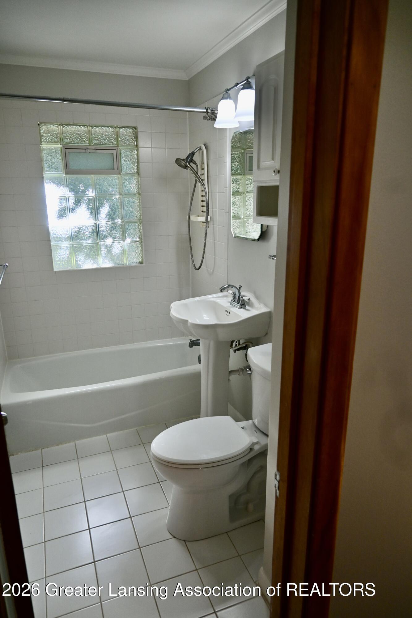 2510 Chatham Road Lansing, MI 48910 - Photo 13 of 24 886246B7-581E-4C3D-88F5-FB36F105CE5E_1_2