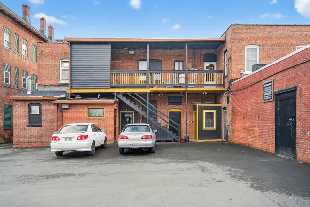 $1,100 | 84 Main Street, Thomaston, CT 06787