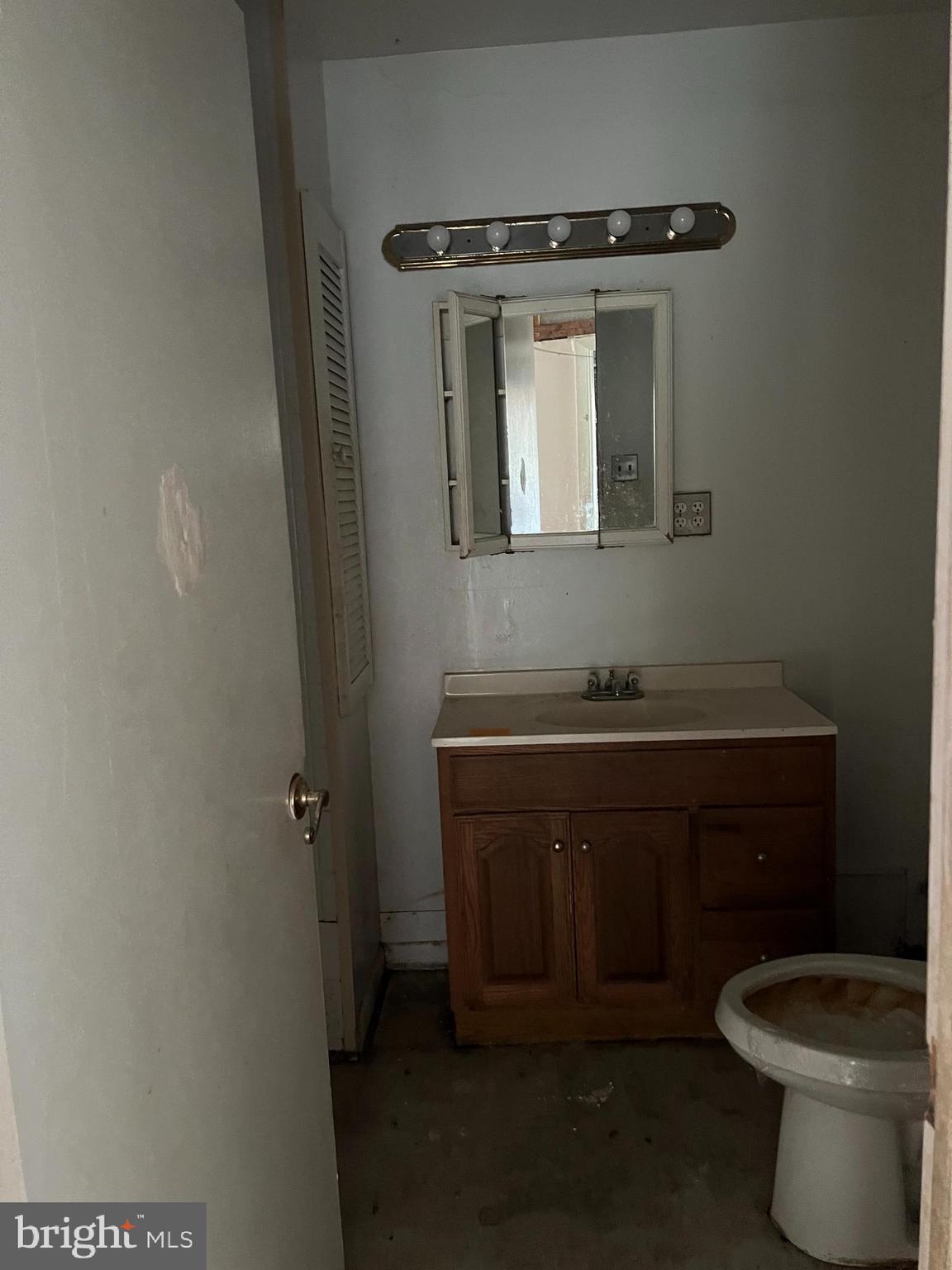 6705 Bumpy Oak Road La Plata, MD 20646 - Photo 14 of 36 a bathroom with a toilet and a sink