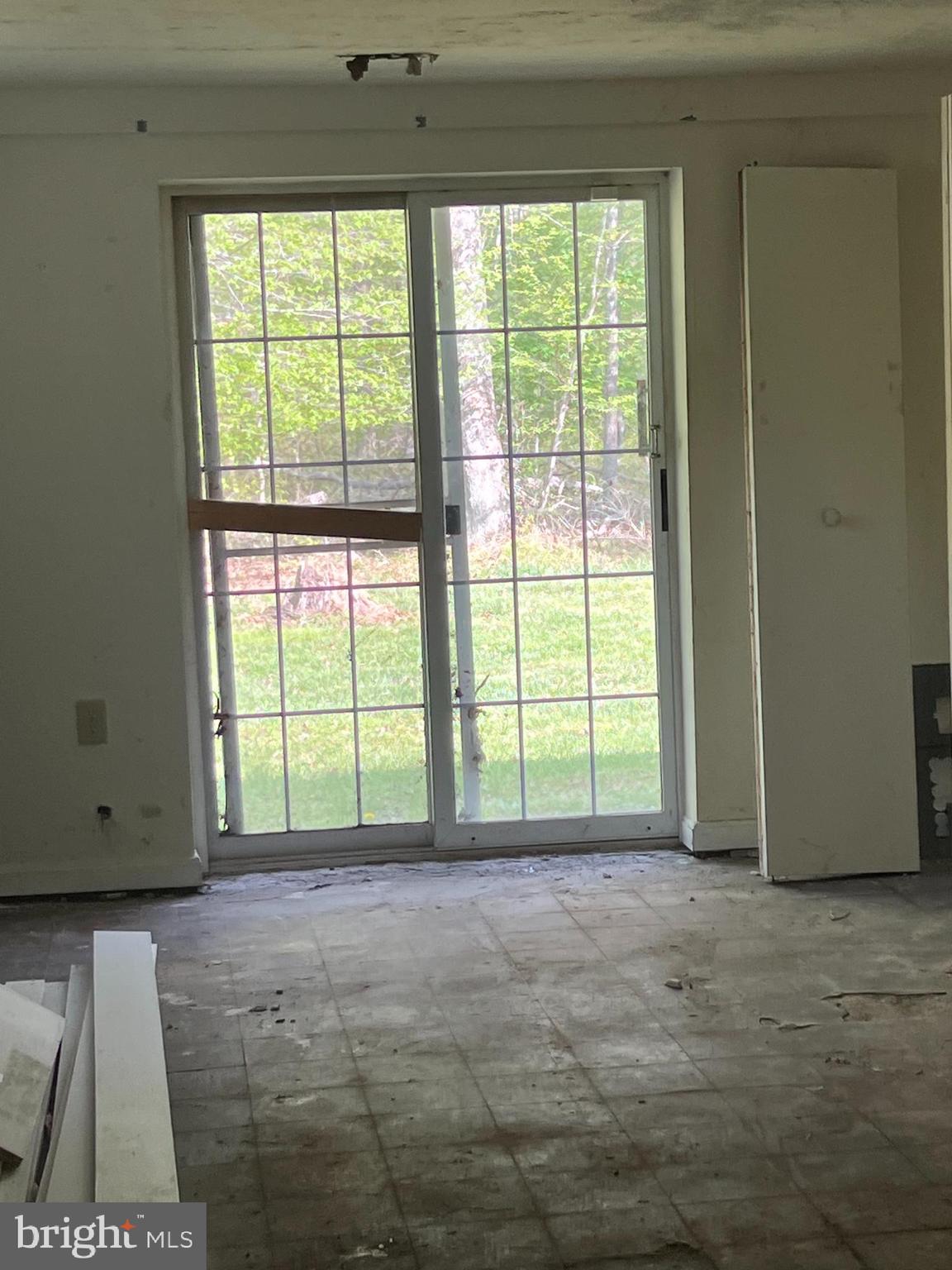 6705 Bumpy Oak Road La Plata, MD 20646 - Photo 21 of 36 a view of a room with a window