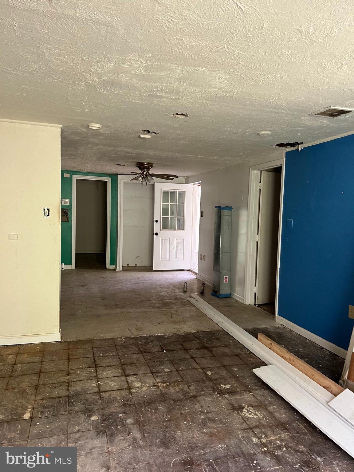 6705 Bumpy Oak Road La Plata, MD 20646 - Photo 22 of 36 a view of a big room with closet and windows
