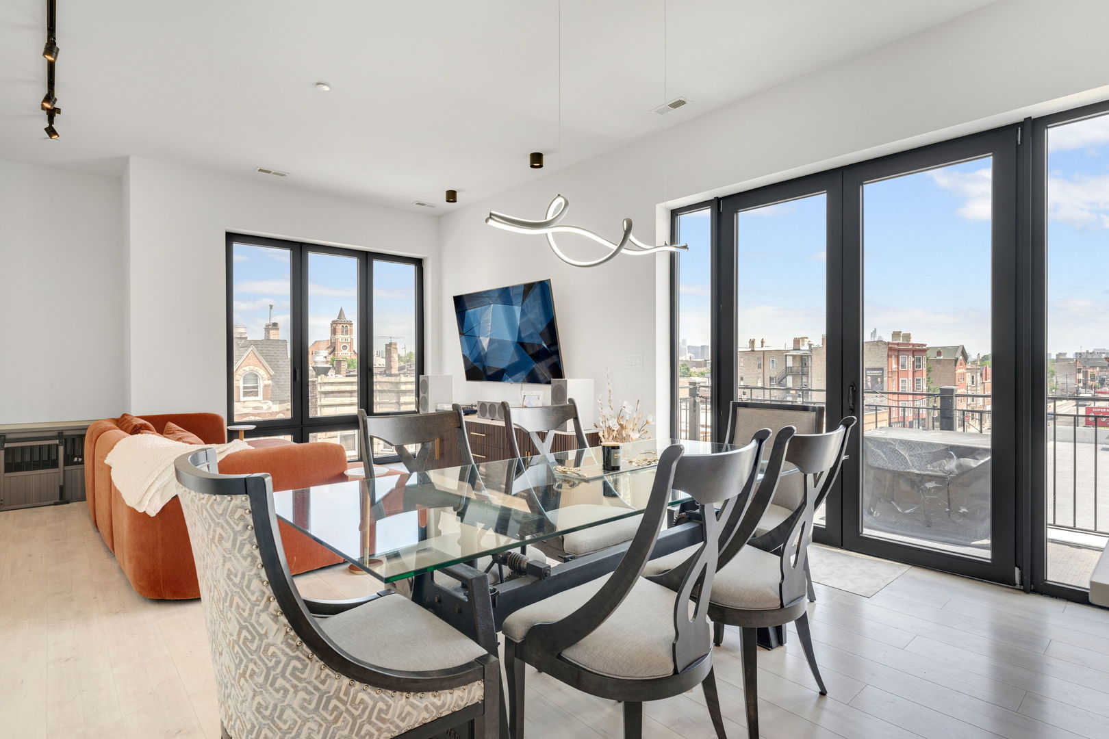 2135 West Cermak Road, Unit 4NPH Chicago, IL 60608 - Photo 8 of 28