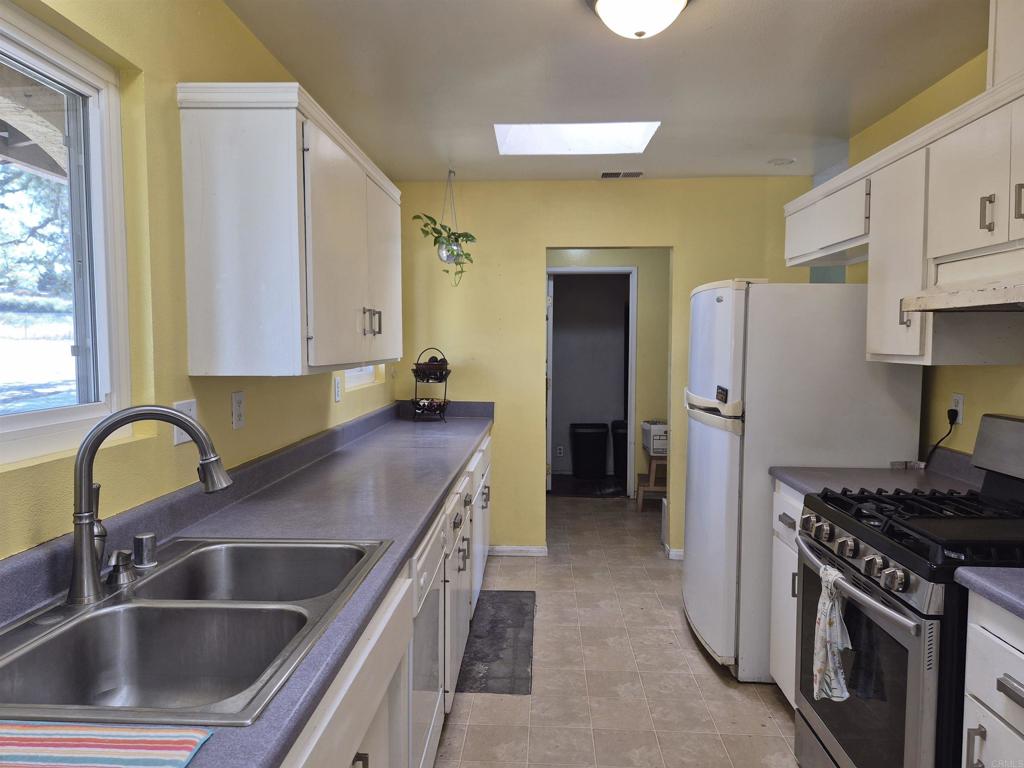 104 Rancheros Drive San Marcos, CA 92069 - Photo 4 of 35