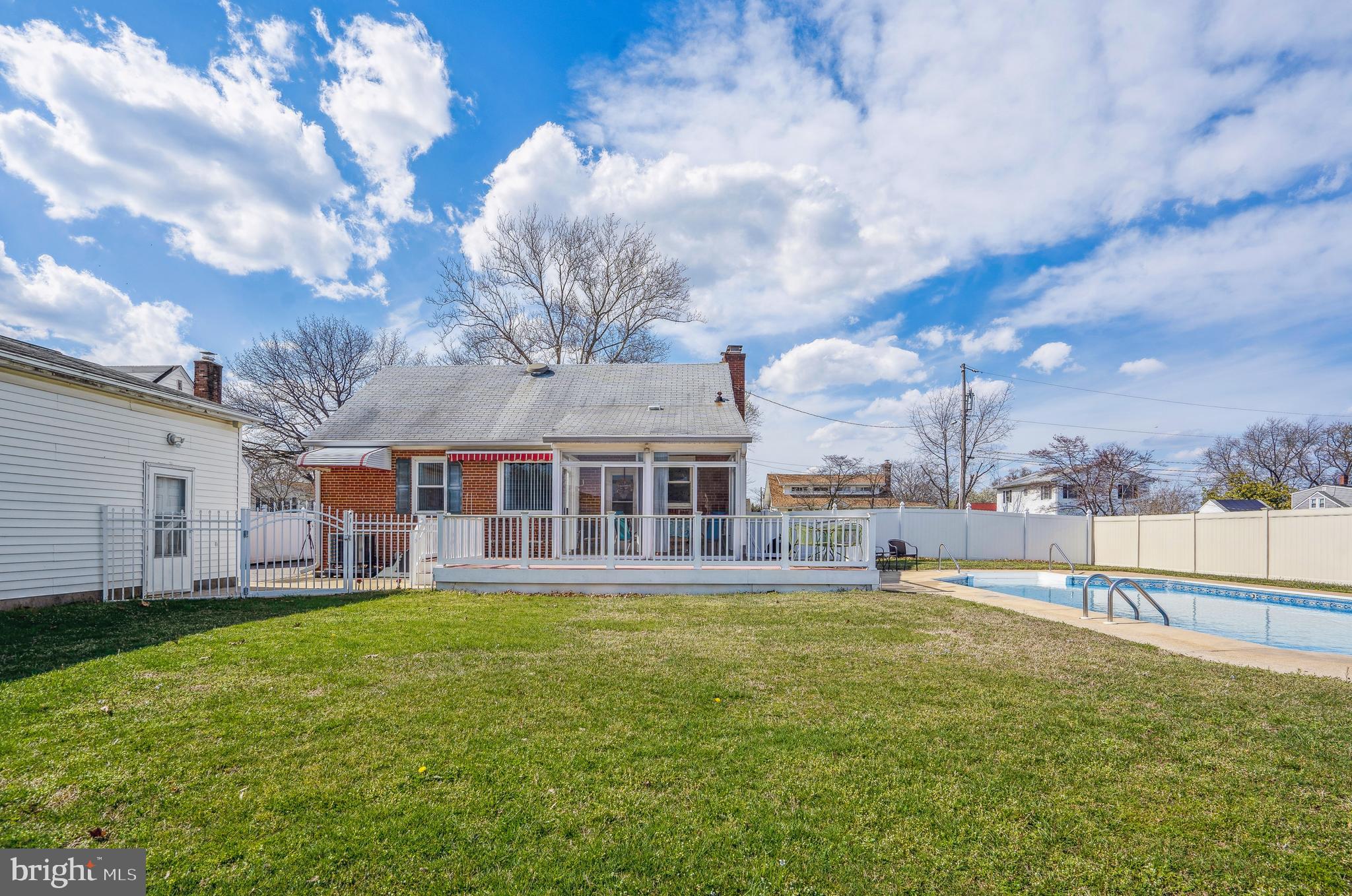 163 Kenwood Road Pasadena, MD 21122 - Photo 2 of 25