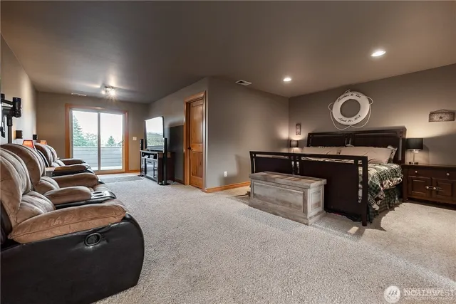 a view of house with garden