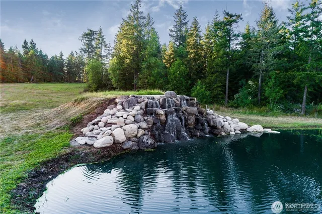 a view of a lush green field