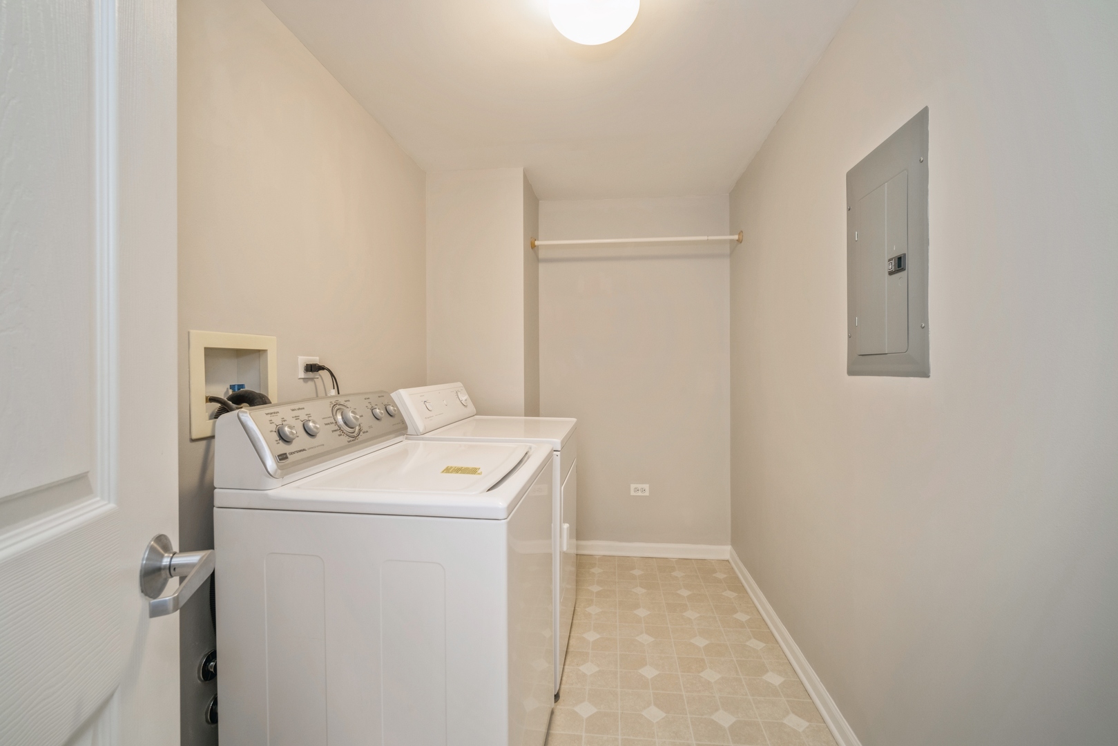 715 Astor Lane, Unit 402 Wheeling, IL 60090 - Photo 10 of 12 a utility room with dryer and washer