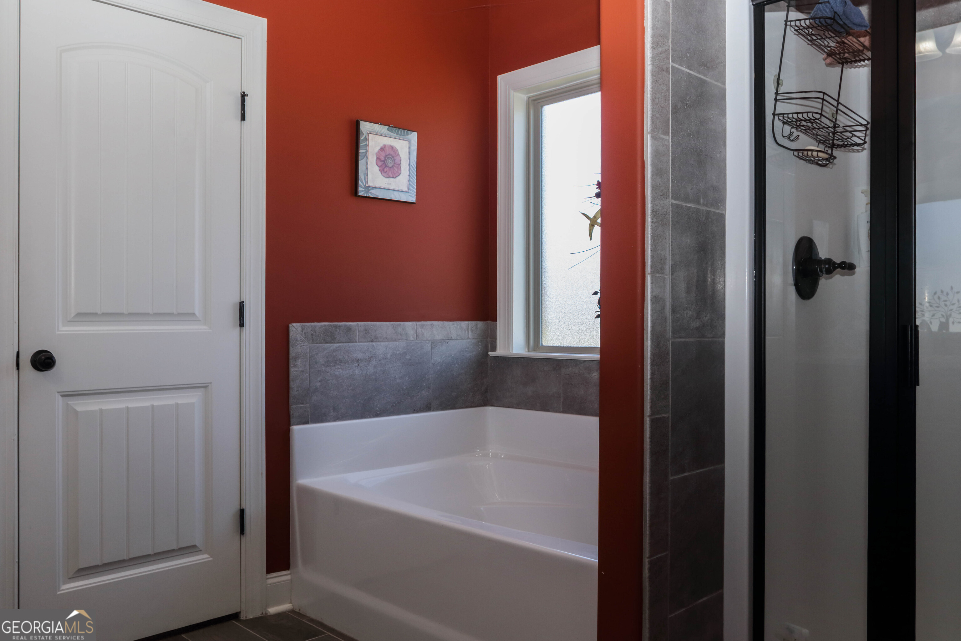 107 Westchester Trail Kathleen, GA 31047 - Photo 19 of 36 a bathroom with a bathtub