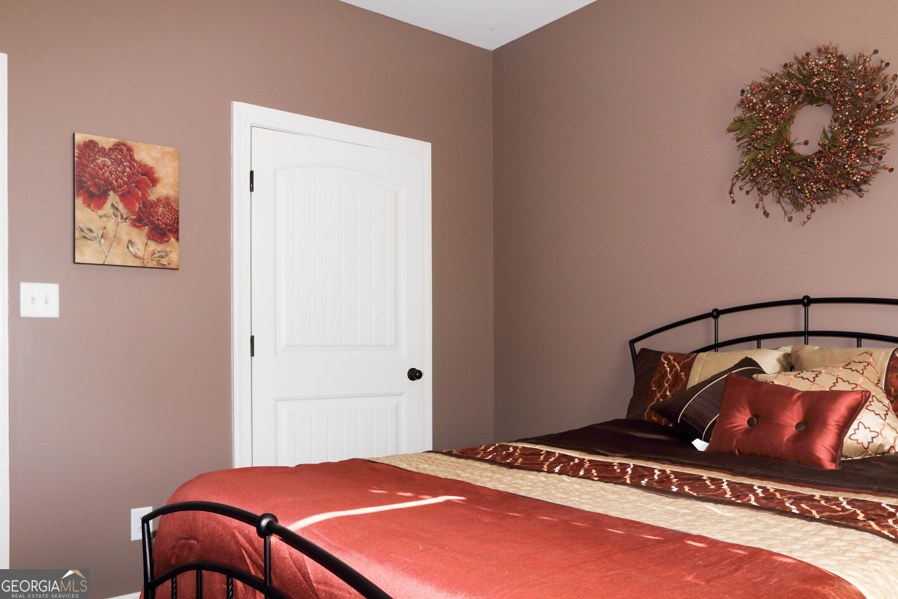 107 Westchester Trail Kathleen, GA 31047 - Photo 26 of 36 a bedroom with a bed and a lamp on dresser