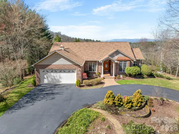 $750,000 | 17 Ashton Forest Court, Hendersonville, NC 28739