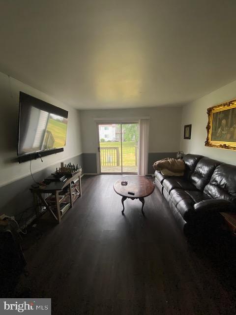 906 Woodchip Road Lumberton, NJ 08048 - Photo 5 of 13 View of living room with slider to deck