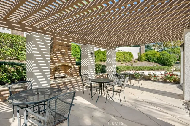 a picture of a wall with a white wall