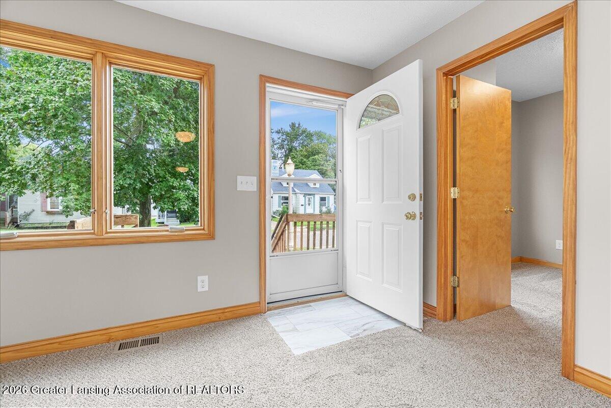 1800 Alpha Street Lansing, MI 48910 - Photo 8 of 22 11-Media Jett -05