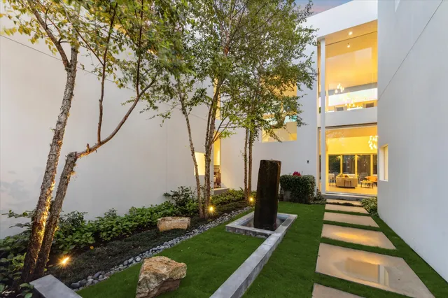 $3,925,000 | 2169 University Boulevard, Houston, TX 77030