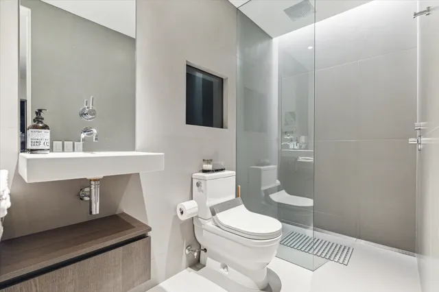 $3,925,000 | 2169 University Boulevard, Houston, TX 77030