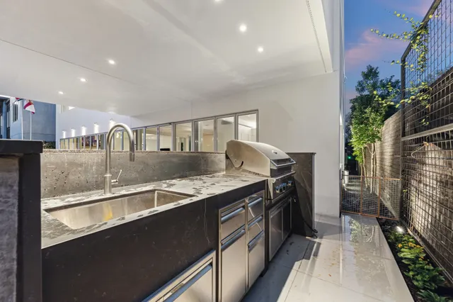 $3,925,000 | 2169 University Boulevard, Houston, TX 77030