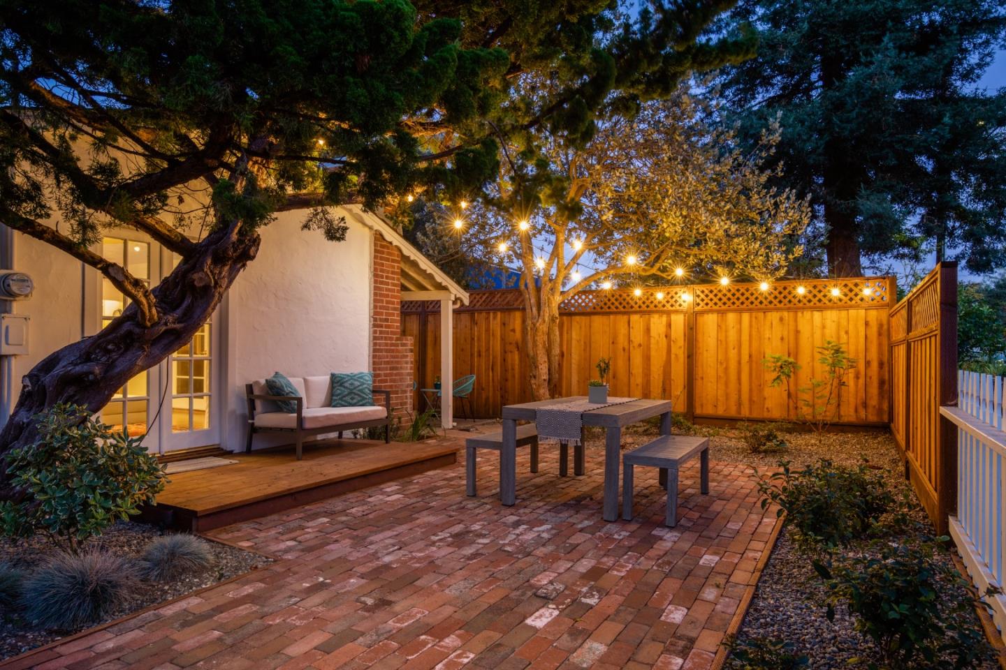 2891 Scriver Street Santa Cruz, CA 95062 - Photo 20 of 30 a view of a chairs and tables in the patio