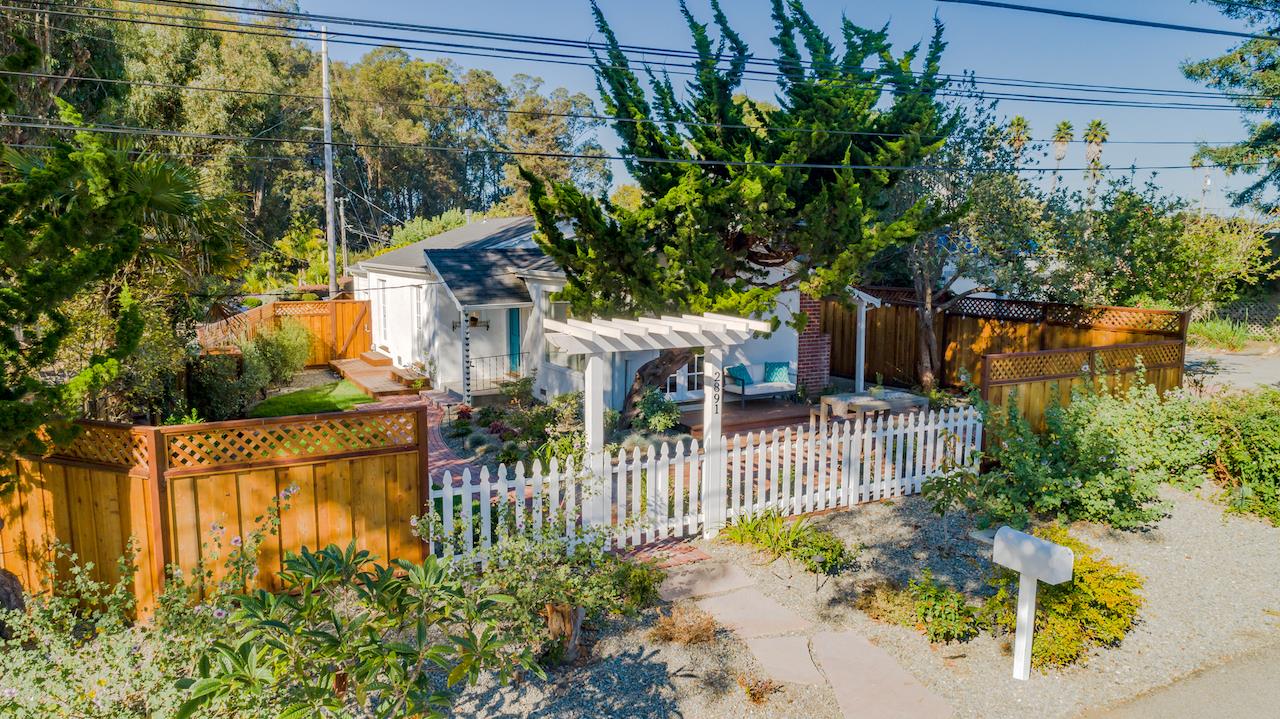2891 Scriver Street Santa Cruz, CA 95062 - Photo 30 of 30 a view of a garden with large trees