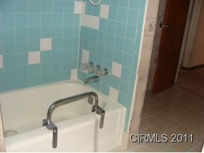 1605 Oakhill Road Kokomo, IN 46902 - Photo 6 of 10 Gallery Image 6