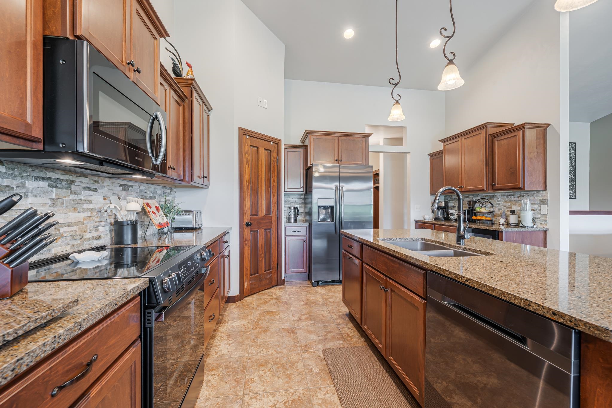 889 West Hubble Lane Appleton, WI 54913 - Photo 5 of 52