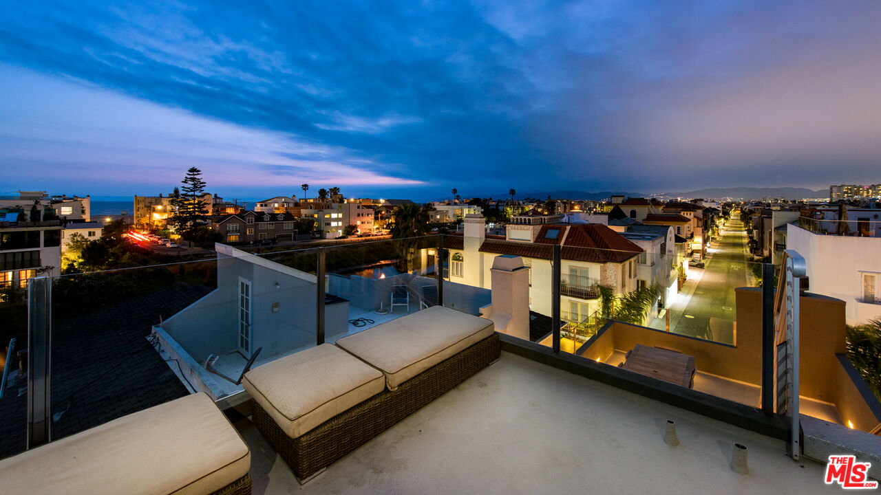 110 Topsail Mall Marina del Rey, CA 90292 - Photo 25 of 39 a balcony with furniture and view of city