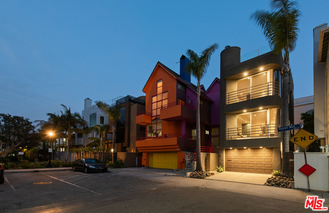 110 Topsail Mall Marina del Rey, CA 90292 - Photo 29 of 39 a view of a building with a street