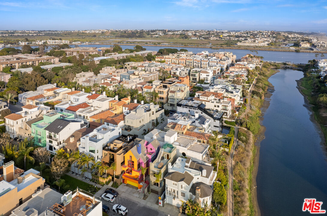 110 Topsail Mall Marina del Rey, CA 90292 - Photo 37 of 39 an aerial view of multiple house